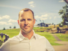 Niclas Fasth ser framåt Niclas Fasth ser framåt